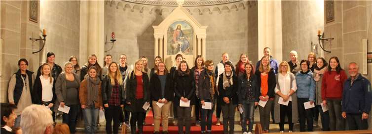 Die ehemaligen Niederelberter Dorfspatzen beim Spontankonzert in St. Josef, Niederelbert. Privat