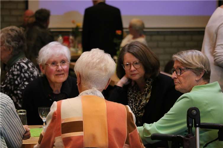 Die ehrenamtliche Nachbarschaftshilfe Karthause Aktiv“ feierte ihr 25-jähriges Bestehen mit einem ökumenischen Gottesdienst und einem Empfang im Dreifaltigkeitshaus. Quelle: Karthause Aktiv