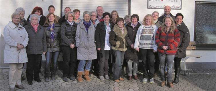 Die ehrenamtlichen Demenzbetreuerinnen mit Referentin Andrea Dötsch (Bildmitte) und Veranstalter Olaf Spohr (rechts). Privat