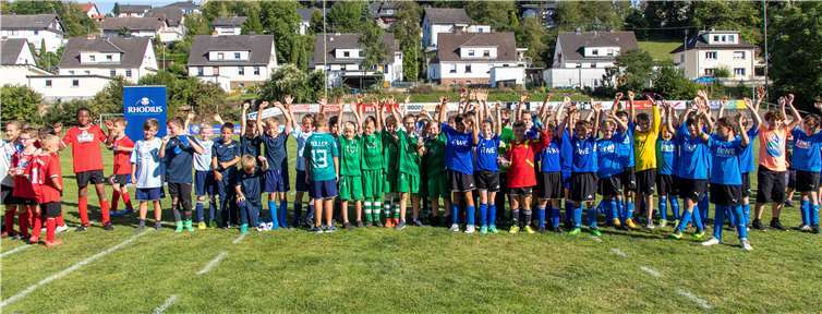 Die ehrgeizigen E-Jugendlichen freuten sich bei der Siegerehrung. Fotos: René Loth