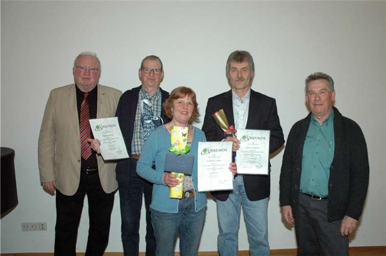 Die eifrigsten Wanderer v.li. Vorsitzender Peter Menches, Peter Koch, Monika Lohr, Arne Krüger, Wanderwart Willi Voepel.UM