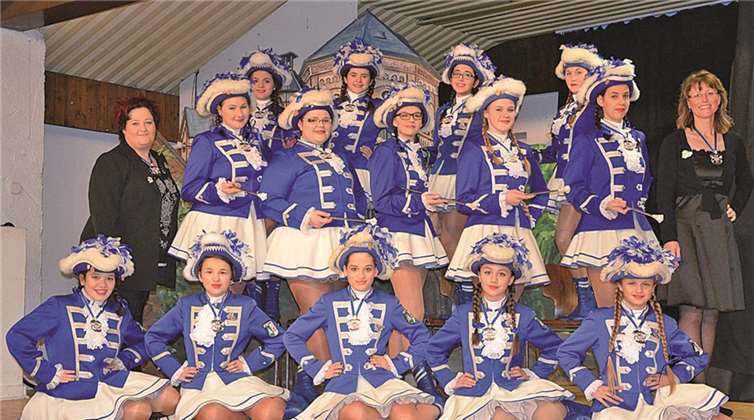 Die einstudierten Garde- und Showtänze werden heute von 15 Tänzerinnen auf allen Veranstaltungen der KG präsentiert. privat