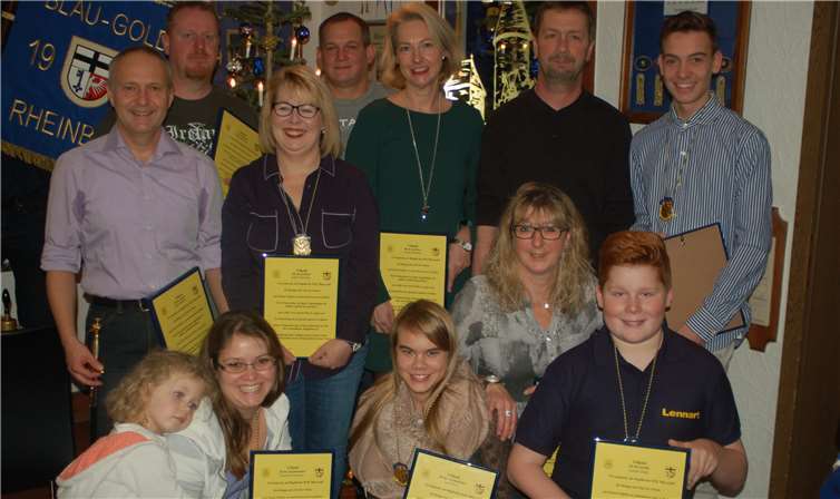 Die elf neuen Uniformierten wurden bei der Abschlussfeier vereidigt.privat