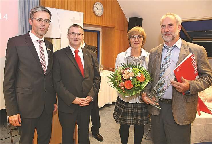 Die engagierte Arbeit der stolzen Sieger Klaudia und Bernard Ibald vom Brunnenhof in Hatzenport hat sich gelohnt, ihr Wein wurde gekürt.
