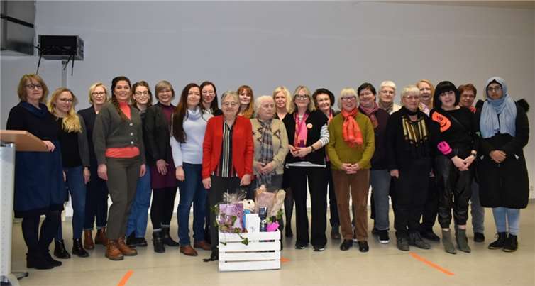 Die engagierten Frauen stehen zusammen.  Foto: privat