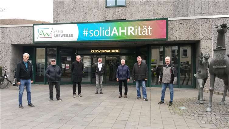 Die engagierten Kameraden von links nach rechts: Erich Seul (Abteilungsleiter AZ der KV), Hans Bellmann, Werner Kathe, Peter Scheid, Herbert Holland, Guido Daum, Günter Schwarz (Vorsitzender der KERH und Koordinator der Aktion). Foto: privat