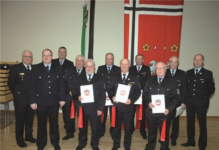 Die engagierten Kameraden wurden in den Feuerwehrruhestand entlassen.UM