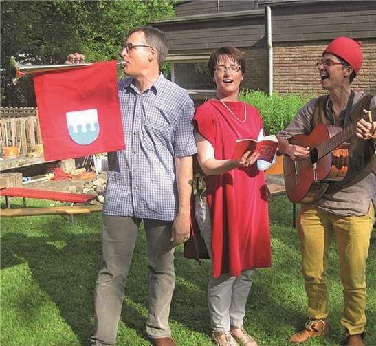 Die entsprechenden Klänge der Minnesänger natürlich auch nicht fehlen.