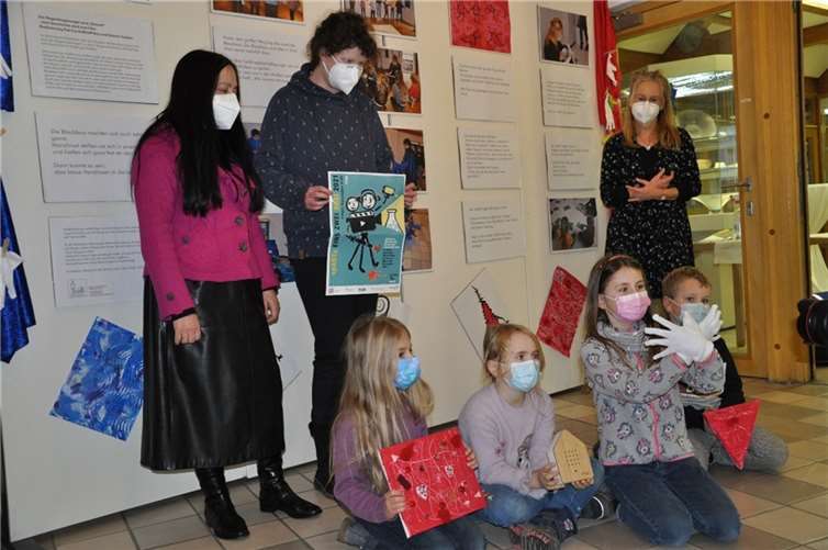Die entstandenen künstlerischen und medialen Arbeiten der Kinder und Jugendlichen wurden in mehreren Ausstellungen. Foto: Glasmuseum Rheinbach