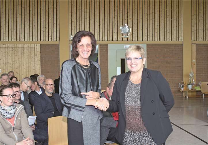 Die erfahrene Pädagogin Ursula Kübler (li.) leitet ab sofort die Astrid-Lindgren-Schule in Dohr. Regierungsschuldirektorin Alexandra Forster gratulierte. -TE-