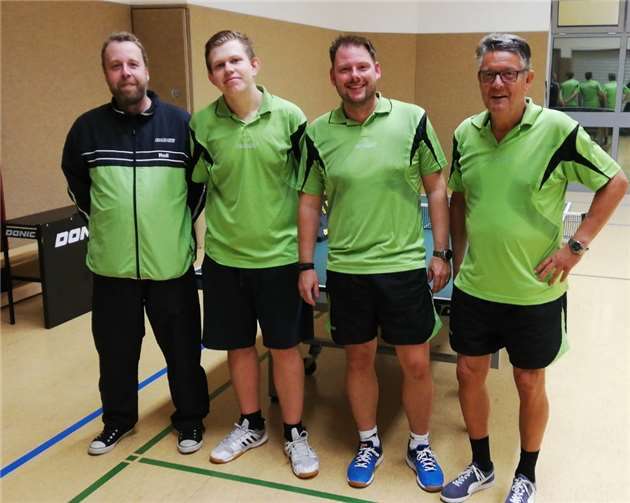 Die erfolgreiche 2. Mannschaft mit Roland Klein, Tobias Hasenknopf, Günter Kamm-Berhausen und Wolfgang Knopp (v.l.). Foto: SV Oedingen