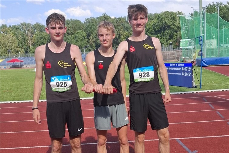 Die erfolgreiche 3x1000m Staffel mit Jona Beckmann, Jonas Löcher und Lorenz Jüris (v.l.)