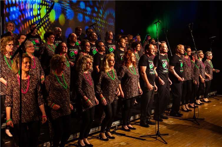 Die erfolgreiche Chorshow „80er Jahre Kassetten Hits“ des Gesangvereins Cäcilia Queckenberg e.V. wird am 27. und 28. August wieder im Stadttheater Rheinbach aufgeführt.  Fotos: Stefan Wiede