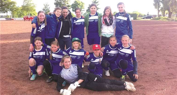 Die erfolgreiche D-Mädchenmannschaft überzeugte in der Saison und feiert zu Recht die Vizemeisterschaft. privat