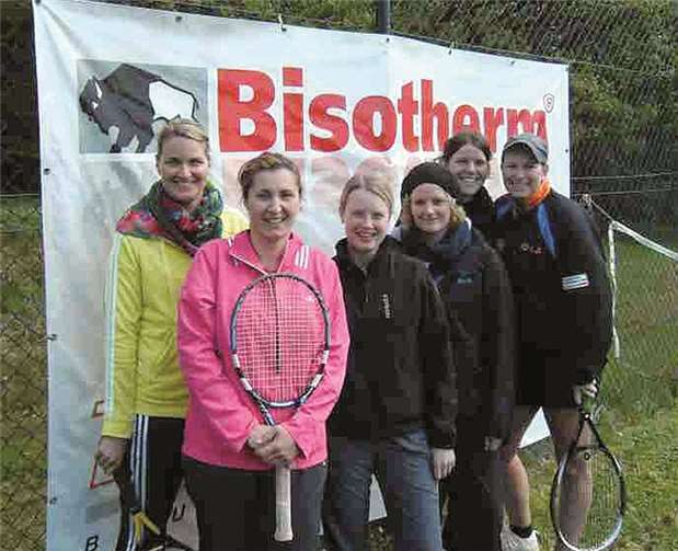 Die erfolgreiche Damenmannschaft: (V.l.) Simone Engel, Magda Petrenová, Eva Dietrichs, Christine und Franziska Porz und Kerstin Wüschem. privat