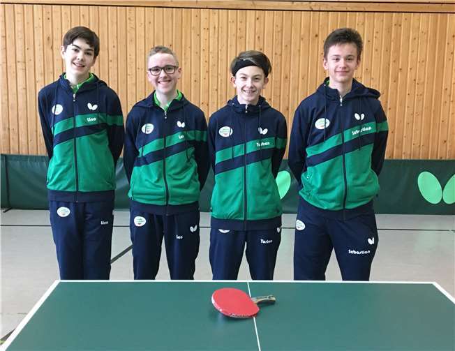 Die erfolgreiche Jungenmannschaft mit den neuen Trainingsanzügen: v.li. Lino Schill, Leo Kläser, Torben Heinrich und Sebastian Schwind.Quelle: TTC GW Fritzdorf