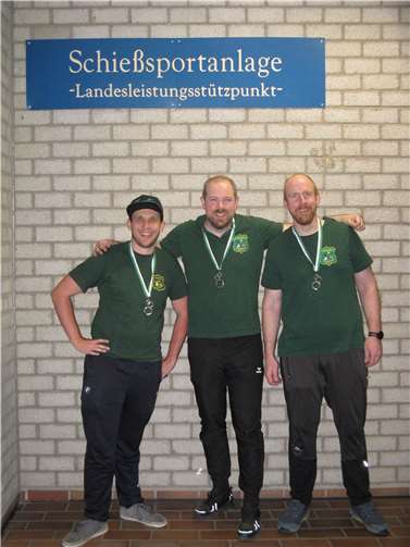 Die erfolgreiche KK-Mannschaft der Landesverbandsmeisterschaft (Silber KK 3-Positionen, v.l.: Christian Theisen, Marcel Bachem und Sebastian Schreiber).