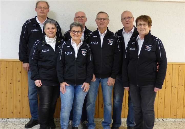 Die erfolgreiche Mannschaft der Sportschützen Burg Altenwied (v.l.): Heribert Lodde, Iris Zwick, Marga Meurer, Otto Sonnenberg, Hanspeter Wester, Günter und Christa Sterzer.Foto: Hans Hartenfels