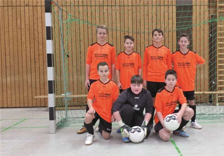 Die erfolgreiche Mannschaft (hinten von links): Luca Brücken, Alex Neufeld, Yannik Steuer und Marcel Gambusch. Vorn von links: Daniel Kapitza, Carsten Kohns und Julian Scholz.privat