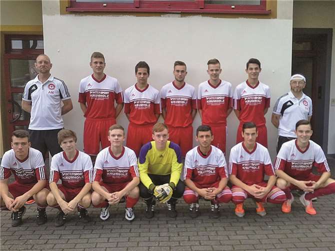 Die erfolgreiche Mannschaft (hinten von links): Trainer Andy Meurer, Nils Göbel, Philipp Naunheim, Marvin Wallroth, Dominic Sevenich, Daniel Bekaj und Betreuer Thomas Brzank. Vorn von links: Johannes Sackenheim, Marty Zerwas, Fabian Bilo, Hendrik Paffenholz, Vehbi Mehmeti, Johannes Ramaj und Max Bekaj. Es fehlen: Max Gold, Alexander Kreuser und Co-Trainer Stefan Ramaj.privat