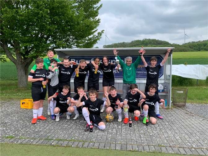 Die erfolgreiche Mannschaft um Trainer Ralf Beck. Foto: privat