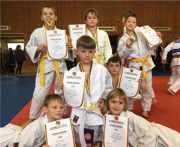 Die erfolgreiche U10 des Judo Clubs Neuwied: (hi.v.li.) Gleb Brotzmann, Julian Domanski, Ilya Gusev; (mi.v.li.) Elias Dieterli und Max Schelle; (vo.v.li.) Jayson Seifert und Hugo Brotzmann. Privat