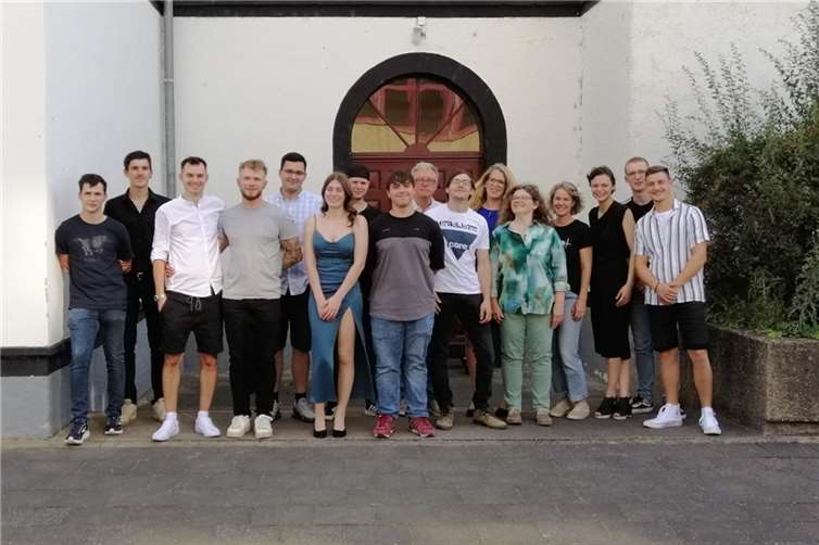 Die erfolgreichen Absolventen.  Fotos: Britta Kleine-Tebbe