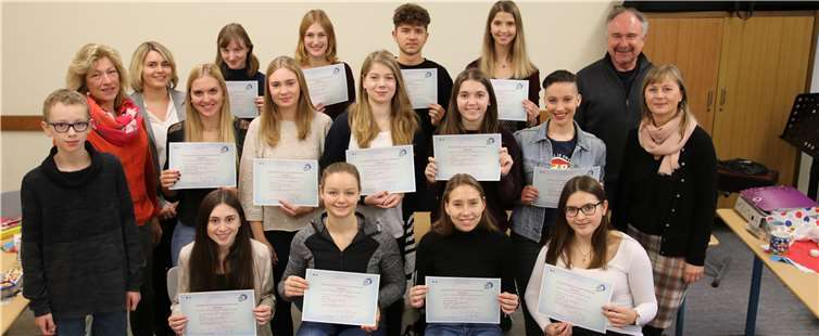 Die erfolgreichen Absolventen der DELF-Prüfung. Goethe-Gymnasium