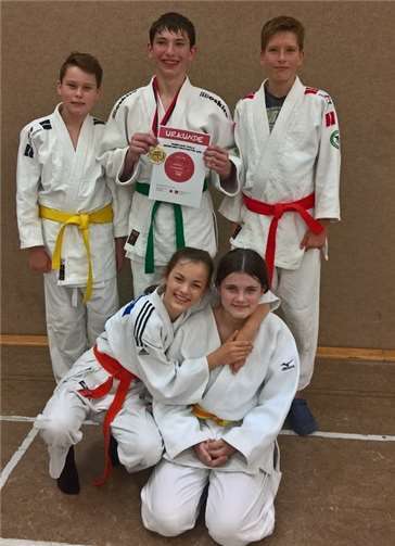 Die erfolgreichen Athleten des SV Urmitz.  Privat