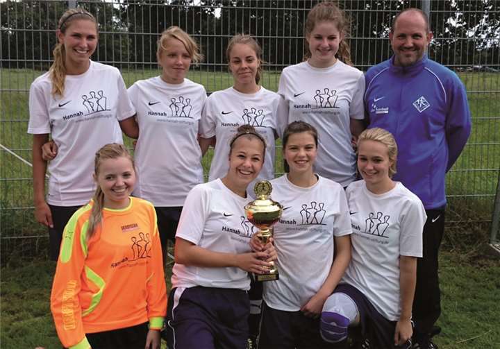 Die erfolgreichen B-Juniorinnen durften den Gewinn des Adler Cups 2014 bejubeln. privat