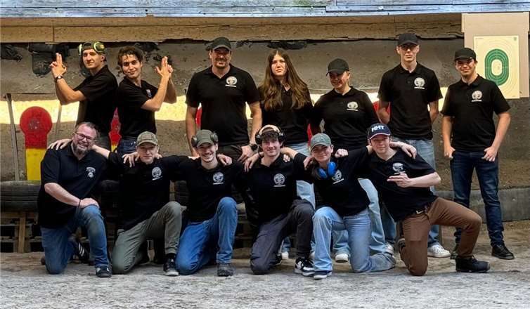 Die erfolgreichen Bendorfer Jungschützen mit ihrem Betreuerteam bei der Deutschen Meisterschaft der DSU in Philippsburg.