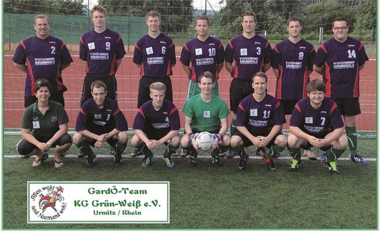 Die erfolgreichen Dorfvizemeister der KG Grün-Weiß Urmitz/Rhein e.V.: Reinhold Pohl (2), Marvin Volk(9), Oliver Koch (6), Christian Steffes (10), Daniel Wolff (3), Thomas Seibel (8), Sascha Endris (14), Ute Becker (Coach), Martin Denes (5), Jens Helmes (4), Nico Sauerborn (1), Justin Reif (11), Alex Hoffend (7), Marvin Reif (13,leider nicht auf dem Foto).privat