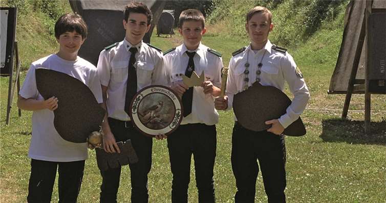 Die erfolgreichen Jungschützen (v.l.): Tobias Adams, Michael Adams, Dominique Kolbe, Adrian Becker.privat