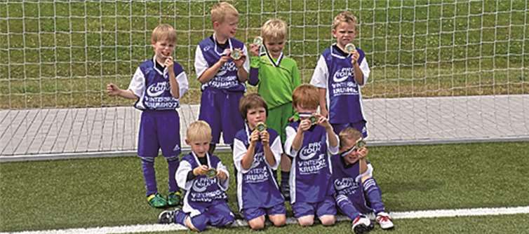 Die erfolgreichen Kicker in Thalhausen: Noah Leiendecker, Marcel Duda, Jonas Hartmann, Luca Majunke (o.v.l.); Luis Lehmann, Carlos Ehl, Anton Bertus, Leon Morasch (u.v.l.).privat