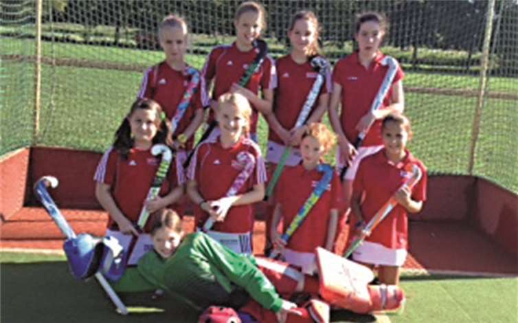 Die erfolgreichen Mädchen (hinten von links): Jette, Lena, Jule und Lina. Vorn von links: Carla, Selma, Louise, Paola und Greta.privat