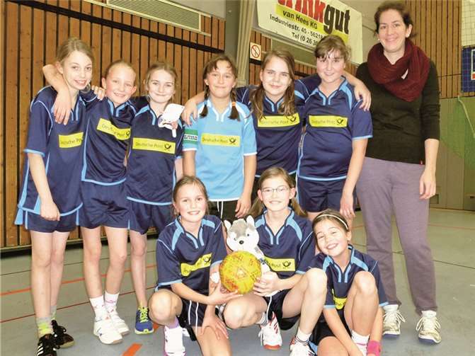 Die erfolgreichen Mädels des TV Urbar: Annika, Lena, Caro, Veronika, Laurien, Kim, Trainerin Julia Augst (oben v.l.); Jana, Anna-Mareike und Kiara (unten v.l.).privat