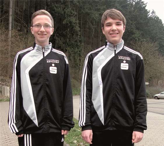 Die erfolgreichen Mayener Jungschützen: Maximilian Boos (links) und Michael Schüller.privat
