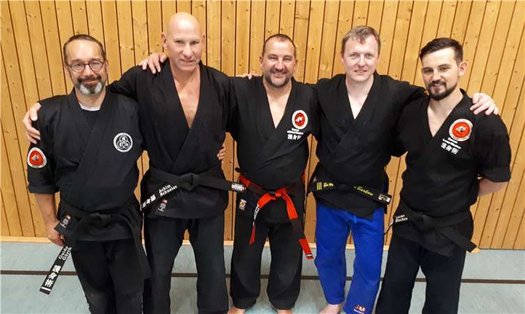 Die erfolgreichen Prüflinge: (v.l.) Guido Gürth, Achim Schuster, Wilfried Macher, Ben Barkow und Lucas Macher. privat