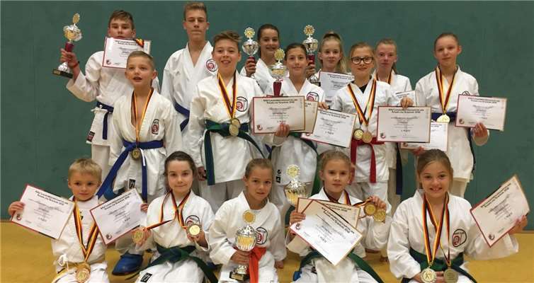 Die erfolgreichen Puderbacher Athleten der diesjährigen Landesmeisterschaft.privat