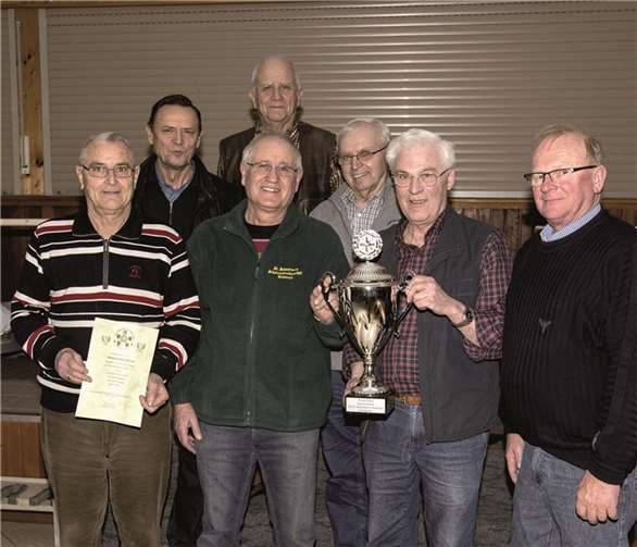 Die erfolgreichen Rübenacher Senioren (von links): Zacheus Riehl, Otto Hoffmann, Karl-Heinz Behr (vorne), Klaus-Reiner Ackermann, Matthias Schmitz, Manfred Lespagnol und Eugen Hergenröther.privat