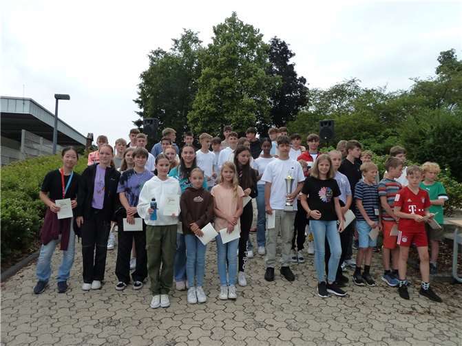 Die erfolgreichen Schülerinnen und Schüler.  Foto: Gymnasium im Kannenbäckerland Höhr-Grenzhausen