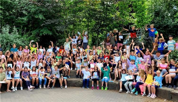 Die erfolgreichen Schülerinnen und Schüler des Känguru-Wettbewerbs.  Foto: privat