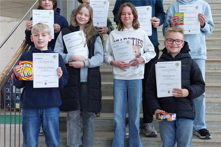 Die erfolgreichen Schülerinnen und Schüler mit ihrer betreuenden Lehrerin Jutta Braun