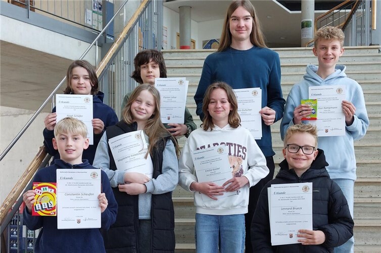 Die erfolgreichen Schülerinnen und Schüler mit ihrer betreuenden Lehrerin Jutta Braun