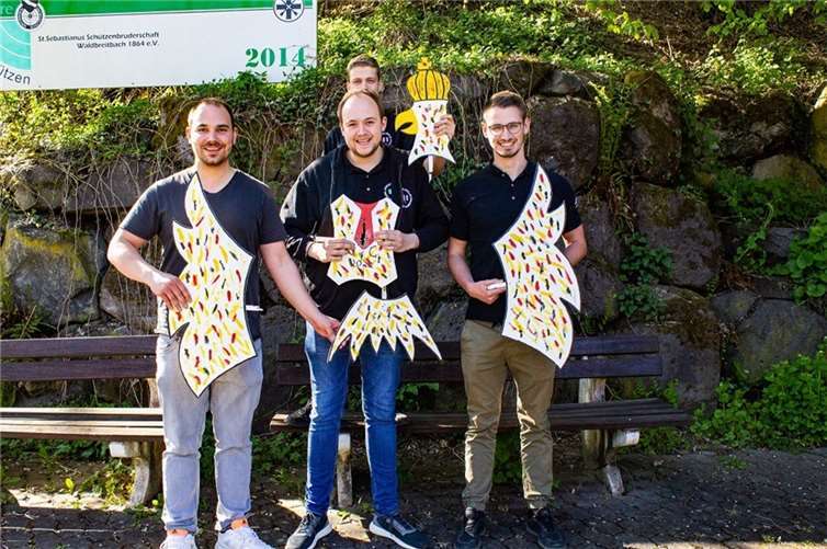 Die erfolgreichen Schützen um den neuen Maikönig Pierre Fischer (Mitte).  Foto: privat