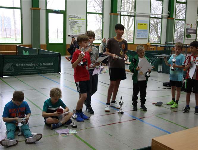 Die erfolgreichen Spieler der Tischtennis-mini-Meisterschaft.