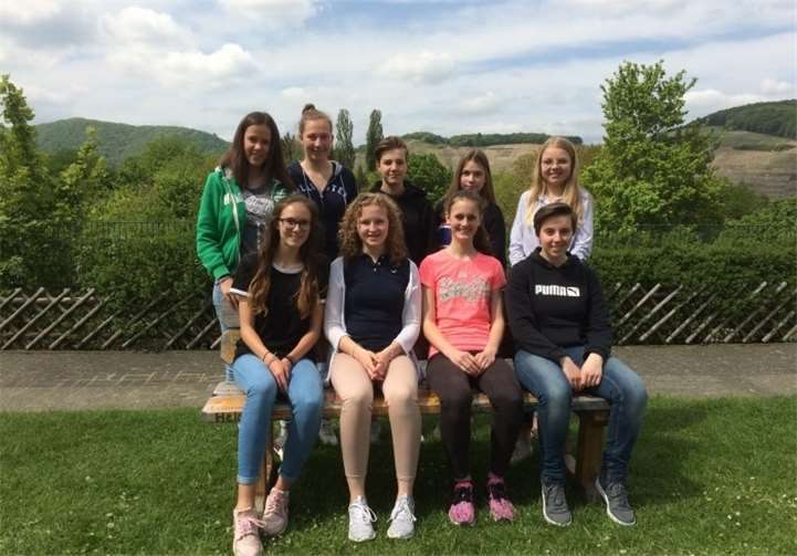 Die erfolgreichen Spielerinnen (v.li.n.re.): hinten: Marie Schneider, Hanna Müller, Lisa Michels, Nicola Hilger, Carina Mauer und vorne: Michelle Scheffler, Julia Peters, Sophia Zavelberg, Lena Graf. Andreas Ludes