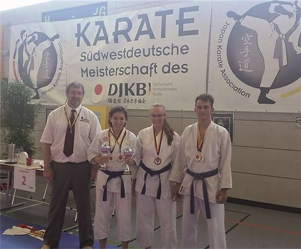 Die erfolgreichen Sportler des TV Remagen v. l. Andrea Okazaki de Freitas, Christina Reufels, Ravan Seiny.