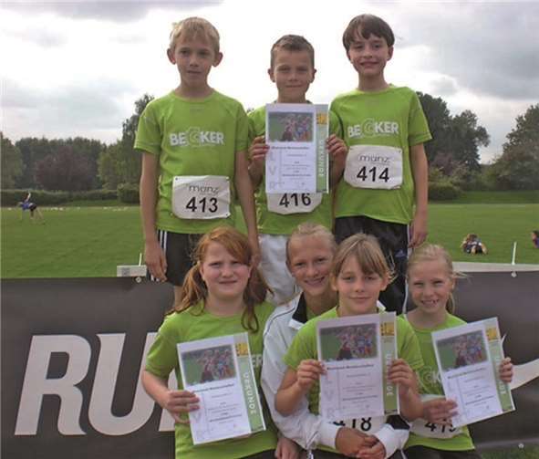 Die erfolgreichen Sportler/Innen freuen sich über den zweiten Platz. privat