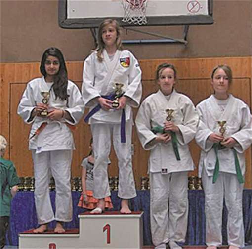 Die erfolgreichen Sportlerinnen beim internationalen Judo-Rhein-Ahr-Turnier U 15 in Remagen. Privat